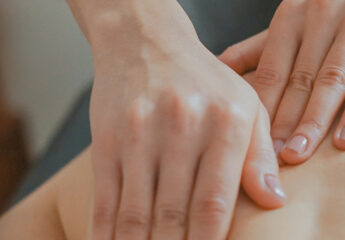 patient experiencing back pain at a physiotherapist