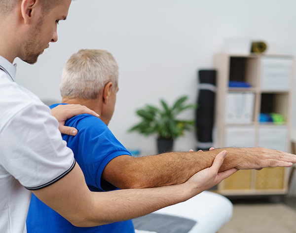 shoulder pain being treated at physiotherapy clinic
